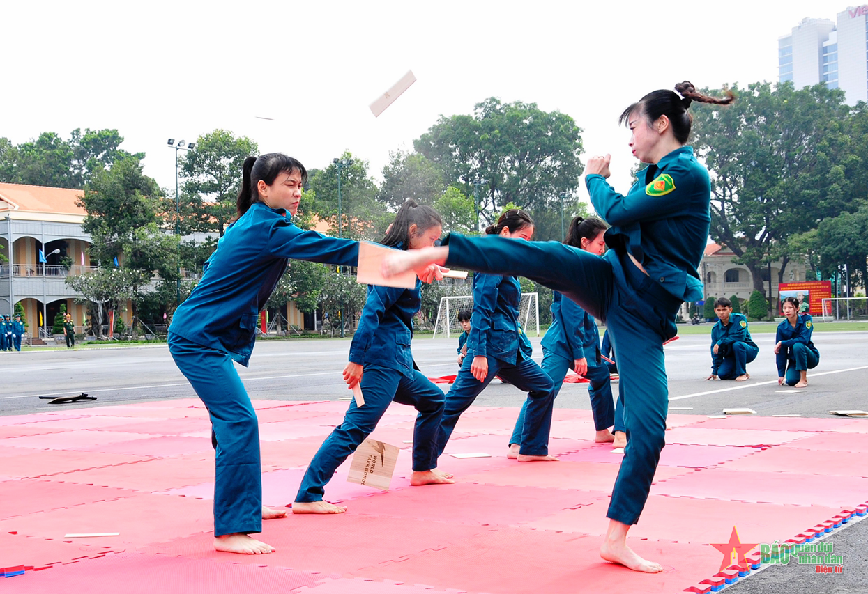 Bộ tư lệnh TP Hồ Chí Minh khai mạc Hội thao Trung đội dân quân cơ động năm 2022