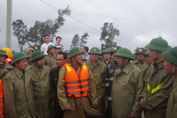 Phó thủ tướng Chính phủ Lê Văn Thành kiểm tra tình hình sau bão số 4 tại Thừa Thiên Huế