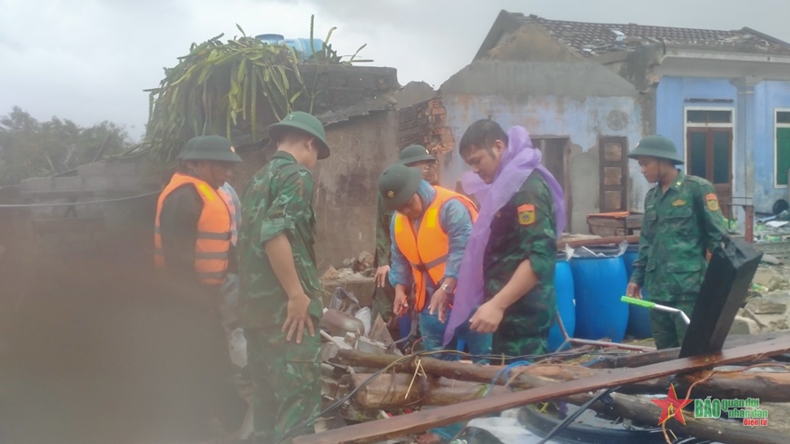 Thừa Thiên Huế: Ảnh hưởng do bão, một thôn có 53 nhà dân bị tốc mái hoàn toàn