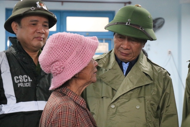 Phó thủ tướng Chính phủ Lê Văn Thành kiểm tra tình hình sau bão số 4 tại Thừa Thiên Huế