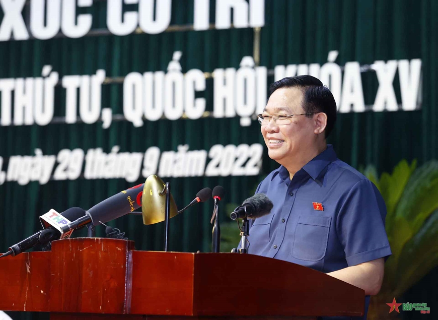 Chủ tịch Quốc hội Vương Đình Huệ tiếp xúc cử tri tại Hải Phòng