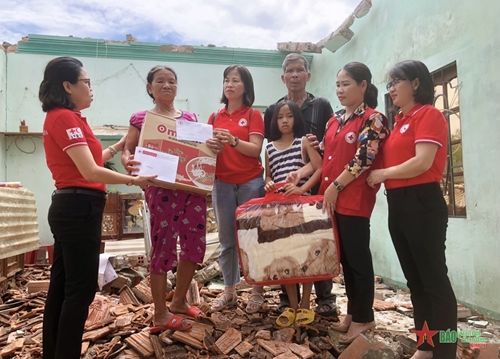 Trung ương Hội Chữ thập đỏ Việt Nam hỗ trợ người dân Quảng Nam, Quảng Ngãi 
