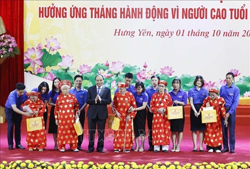 Chủ tịch nước Nguyễn Xuân Phúc dự Lễ phát động hưởng ứng Tháng hành động vì người cao tuổi Việt Nam năm 2022