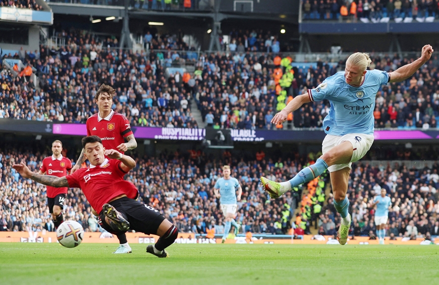 Man City và MU tạo “mưa bàn thắng” tại derby thành Manchester
