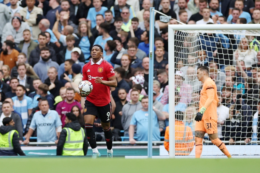 Man City và MU tạo “mưa bàn thắng” tại derby thành Manchester