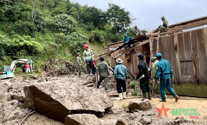 Quảng Nam: Lực lượng vũ trang tích cực giúp dân khắc phục hậu quả bão lũ