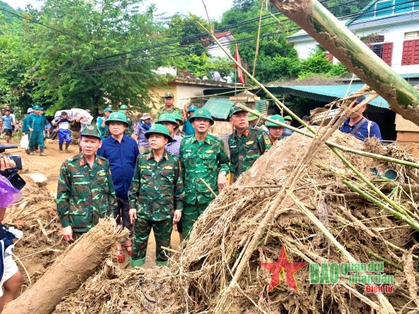 Bộ tư lệnh Quân khu 4 kiểm tra, chỉ đạo khắc phục hậu quả lũ quét tại huyện Kỳ Sơn (Nghệ An)