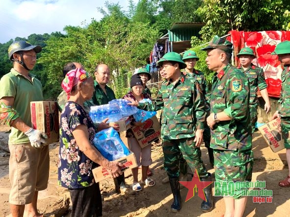 Lũ quét tại huyện Kỳ Sơn (Nghệ An): Tiếp cận được các địa bàn cô lập, tăng cường lực lượng giúp dân