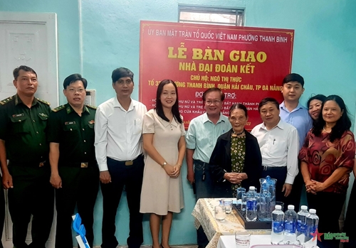 Bộ đội Biên phòng thành phố Đà Nẵng bàn giao nhà Đại đoàn kết tặng hộ nghèo