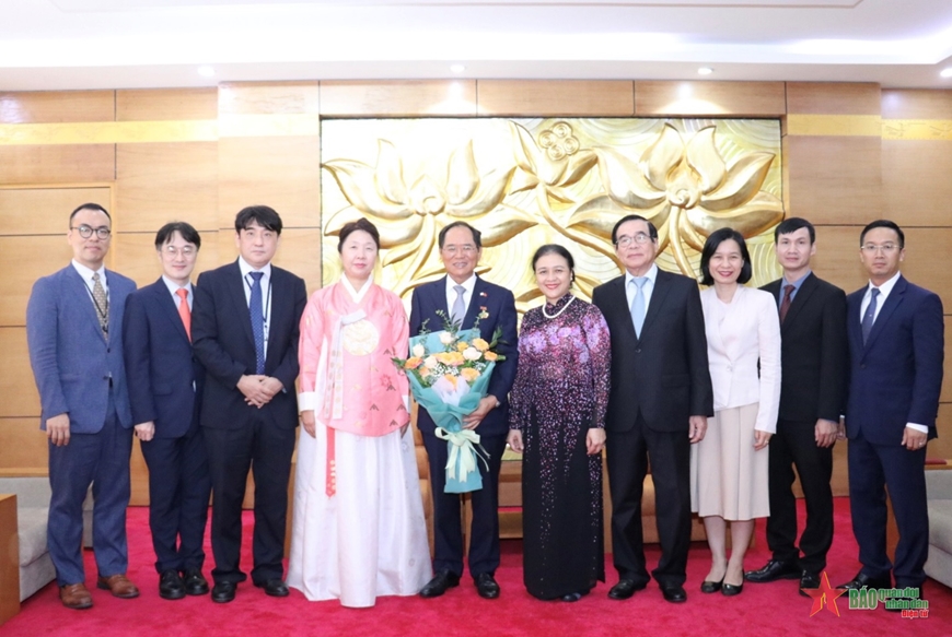 VUFO trao kỷ niệm chương “Vì hòa bình, hữu nghị giữa các dân tộc” tặng Đại sứ Hàn Quốc tại Việt Nam