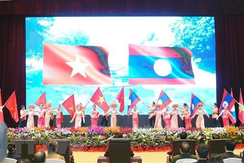 Báo chí Lào ca ngợi mối quan hệ hữu nghị vĩ đại Việt-Lào