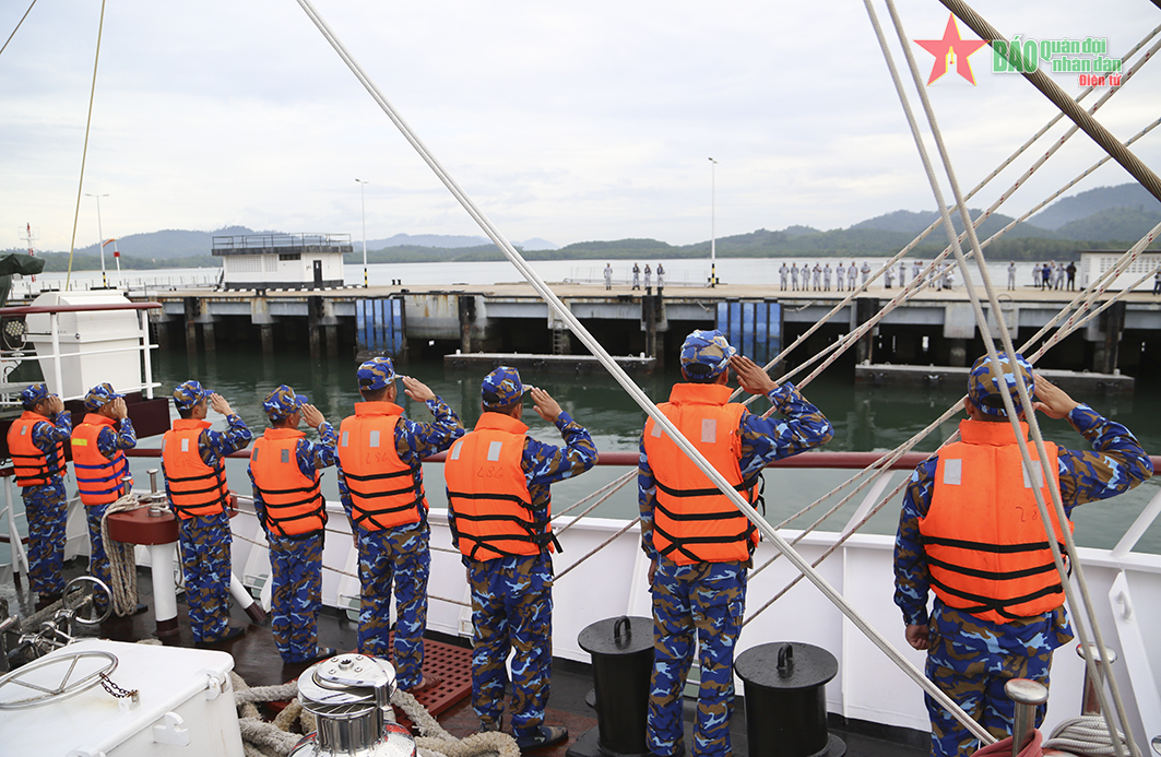 Tàu buồm 286-Lê Quý Đôn rời cảng Lumut hành trình về nước