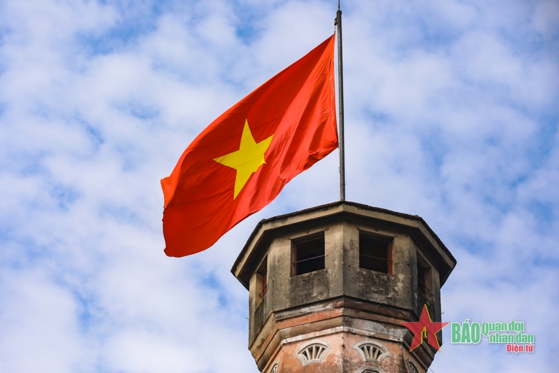 Kỳ đài Hà Nội được xây dựng vào năm 1812 và hiện vẫn là biểu tượng của thủ đô Hà Nội. Ảnh liên quan thể hiện tòa tháp lịch sử với kiến trúc độc đáo và vị trí đẹp mắt. Hãy xem hình ảnh này để đắm mình trong không gian lịch sử của Việt Nam.