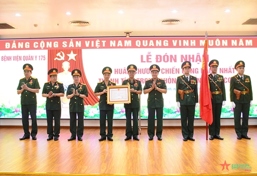 Bệnh viện Quân y 175 đón nhận Huân chương Chiến công hạng Nhất 