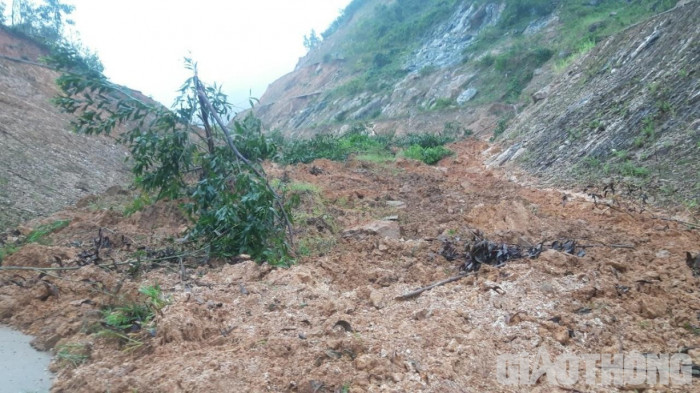 Thời tiết hôm nay (12-10):  Bắc Bộ trời lạnh, mưa lớn ở Trung Bộ và Tây Nguyên giảm dần