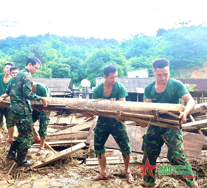 Sáng ngời phẩm chất Bộ đội Cụ Hồ trong thiên tai, bão lũ