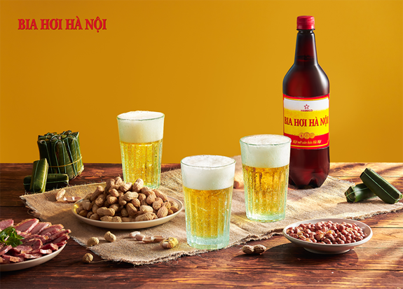 Bia Hơi Hà Nội: Với hương vị đặc trưng và dân dã, bia hơi Hà Nội đã trở thành một thương hiệu rất nổi tiếng. Hãy thưởng thức cốc bia hơi mát lạnh và tìm hiểu về lịch sử và truyền thống của nó khi xem hình ảnh liên quan.
