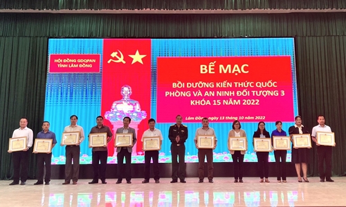 Bộ CHQS tỉnh Lâm Đồng: 100% học viên khóa bồi dưỡng kiến thức quốc phòng an ninh cho đối tượng 3 đạt khá, giỏi