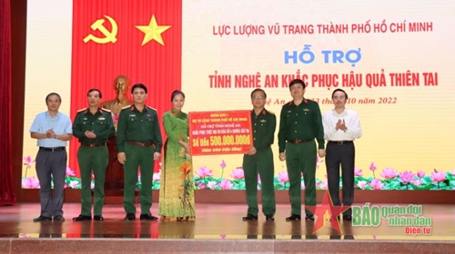 Lực lượng vũ trang Thành phố Hồ Chí Minh ủng hộ Nghệ An 500 triệu đồng khắc phục hậu quả thiên tai