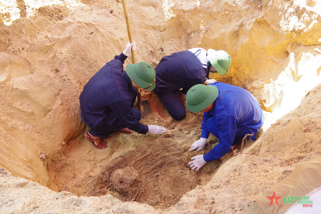 Bộ Chỉ huy quân sự Quảng Bình phát hiện, cất bốc một hài cốt liệt sĩ​
