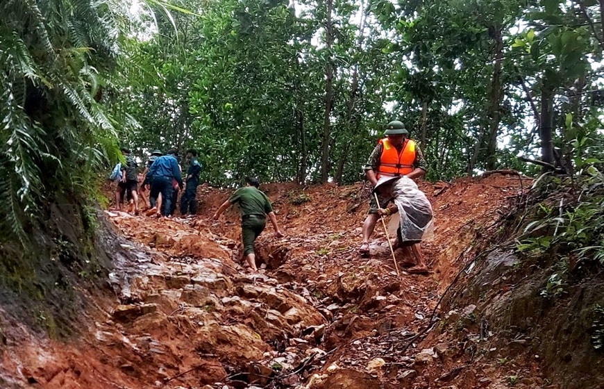 Giúp nhân dân trong thiên tai, hoạn nạn