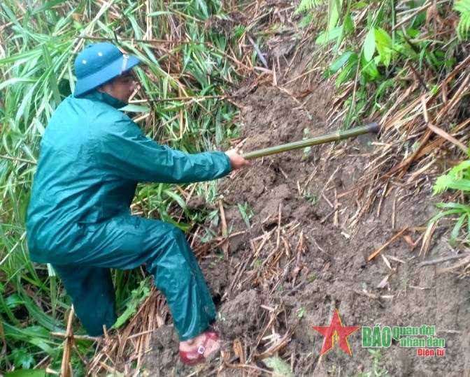 Mưa lớn làm sạt lở nhiều tuyến đường tại huyện Nam Trà My