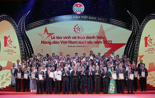 Chủ tịch nước dự Lễ tôn vinh nông dân Việt Nam xuất sắc 