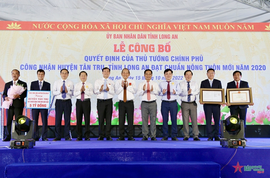 Long An: Công bố Quyết định của Thủ tướng Chính phủ công nhận huyện Tân Trụ đạt chuẩn nông thôn mới