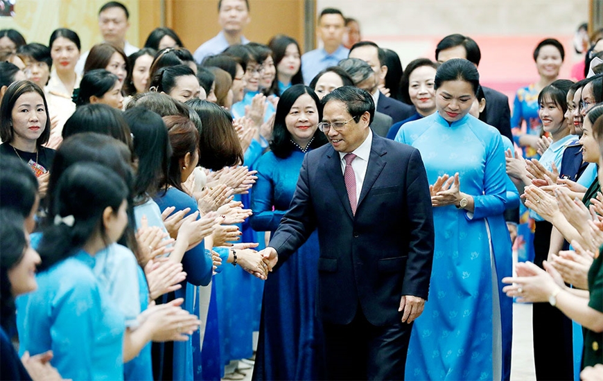 Thủ tướng Chính phủ Phạm Minh Chính đối thoại với phụ nữ nhân kỷ niệm Ngày Phụ nữ Việt Nam 20-10