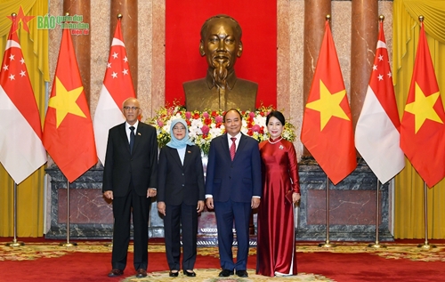 Chủ tịch nước Nguyễn Xuân Phúc chủ trì lễ đón, hội đàm với Tổng thống Cộng hòa Singapore