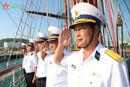 Tàu buồm 286-Lê Quý Đôn cập cảng Nha Trang, kết thúc thành công nhiệm vụ đối ngoại quân sự