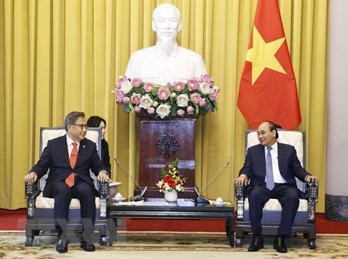 Chủ tịch nước Nguyễn Xuân Phúc tiếp Bộ trưởng Ngoại giao Hàn Quốc