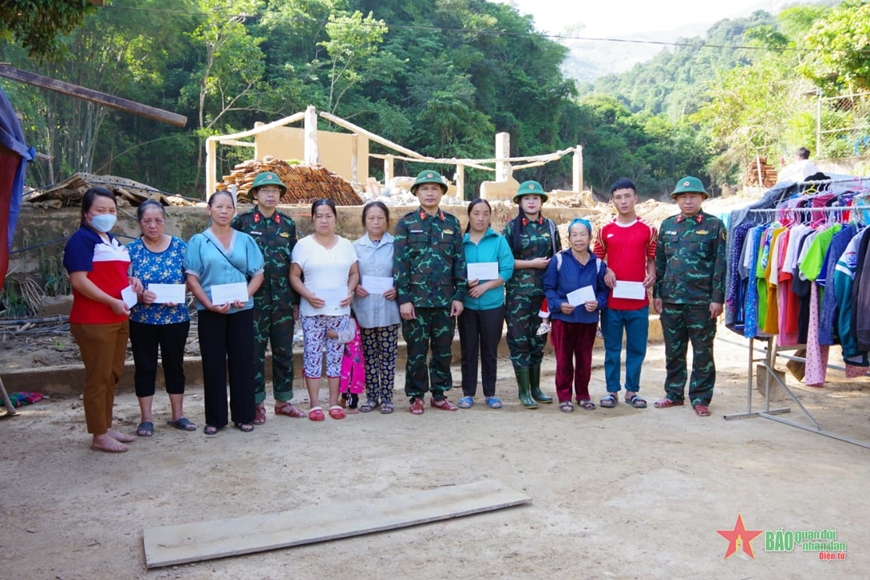 Những “bóng hồng” xung kích nơi tâm lũ