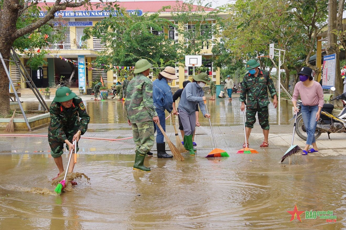 Thừa Thiên Huế đón học sinh trở lại trường học