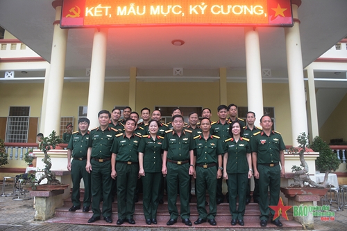 Ban Vì sự tiến bộ của phụ nữ Bộ Quốc phòng làm việc với Quân khu 5 và Bộ CHQS tỉnh Đắk Lắk