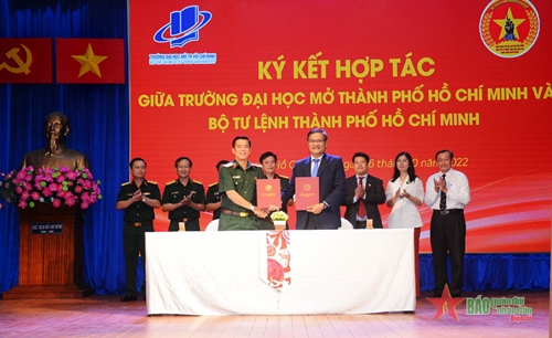 Ký kết hợp tác giữa Trường Đại học Mở TP Hồ Chí Minh với Bộ tư lệnh thành phố