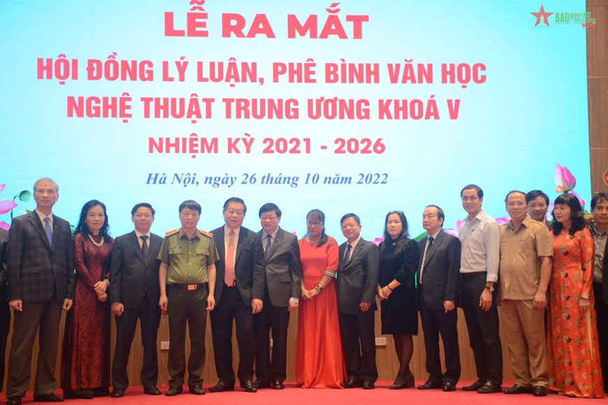 Ra mắt Hội đồng Lý luận phê bình văn học nghệ thuật Trung ương khóa V