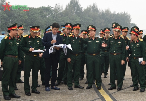 Thượng tướng Hoàng Xuân Chiến kiểm tra công tác chuẩn bị tổ chức Triển lãm Quốc phòng quốc tế Việt Nam 2022