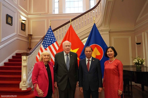 Chủ tịch Thượng viện Patrick Leahy thăm Đại sứ quán Việt Nam tại Mỹ