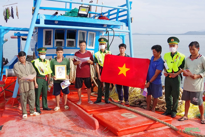 Hải đoàn Biên phòng 18 tuyên truyền, phổ biến pháp luật cho ngư dân