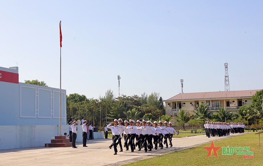 Một ngày trải nghiệm cùng bộ đội Hải quân của học sinh Trường THCS Hoàng Mai