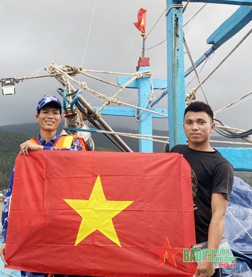 Vùng Cảnh sát biển 2 tuyên truyền về chống khai thác hải sản bất hợp pháp, không báo cáo và không theo quy định (IUU) 