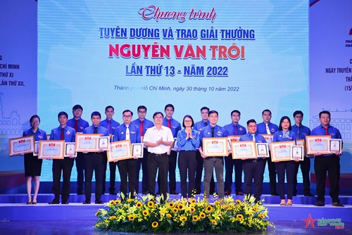 Trao Giải thưởng Nguyễn Văn Trỗi cho 44 gương thanh niên công nhân