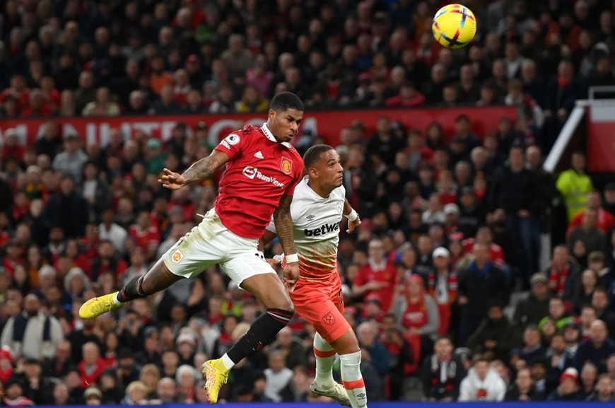 MU thắng tối thiểu, Arsenal dẫn đầu Ngoại hạng Anh