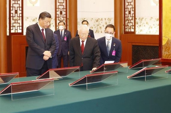 Việt Nam - Trung Quốc ký kết 13 văn kiện hợp tác giữa hai Đảng, hai nước