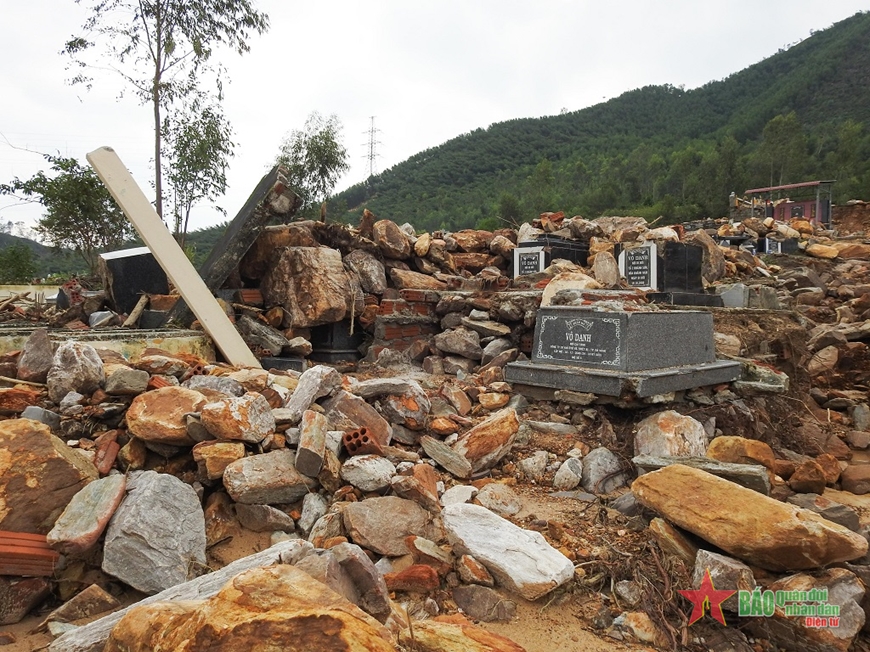 Lực lượng vũ trang thành phố Đà Nẵng: Nỗ lực giúp dân tìm người đã khuất