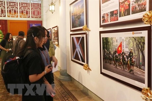 Trưng bày 250 tác phẩm của cuộc thi ảnh nghệ thuật Việt Nam

