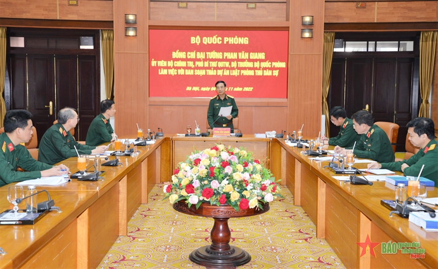 Đại tướng Phan Văn Giang làm việc với Ban soạn thảo Dự án Luật Phòng thủ dân sự