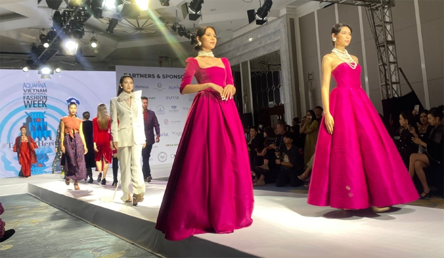 Nhiều nhà thiết kế trong nước và quốc tế tham gia Tuần lễ thời trang quốc tế Việt Nam thu đông 2022