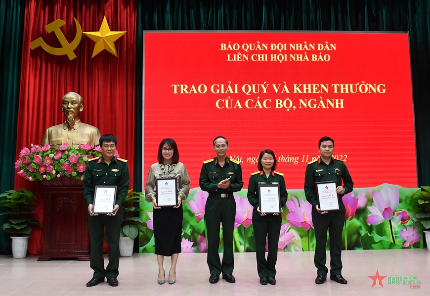 Báo Quân đội nhân dân phát động thi đua cao điểm kỷ niệm 50 năm Chiến thắng “Hà Nội - Điện Biên Phủ trên không”